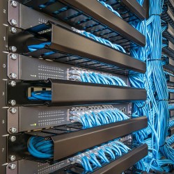 Zestaw montażowy Qoltec M16 do szaf RACK | 50szt.
